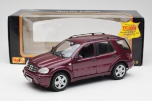 Mercedes ML55 AMG W163 Purple Maisto 1:18 31876 Diecast - image 8 of 8