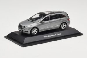 Mercedes R-Class W251 Palladium Silver Metallic Minichamps 1:43 B66960055 Diecast - image 2 of 4