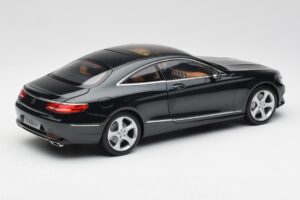 Mercedes S-Class Coupe C217 Smaragd Green Metallic Norev 1:18 B66961244 Diecast - image 3 of 8