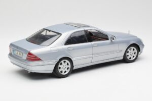Mercedes S-Class W220 Light Blue Maisto 1:18 56050 Diecast - image 3 of 8