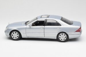 Mercedes S-Class W220 Light Blue Maisto 1:18 56050 Diecast - image 4 of 8