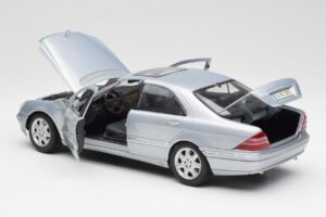 Mercedes S-Class W220 Light Blue Maisto 1:18 56050 Diecast - image 5 of 8