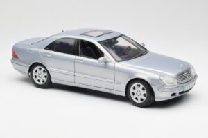 Mercedes S-Class W220 Light Blue Maisto 1:18 56050 Diecast - image 6 of 8