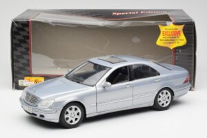 Mercedes S-Class W220 Light Blue Maisto 1:18 56050 Diecast - image 8 of 8
