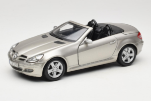 Mercedes SLK R171 Light Bronze Metallic Maisto 1:18 31674-R1 Diecast