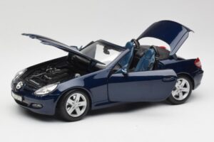 Mercedes SLK R171 Blue Maisto 1:18 B66962190 Diecast - image 2 of 8