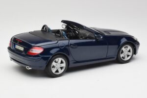 Mercedes SLK R171 Blue Maisto 1:18 B66962190 Diecast - image 3 of 8