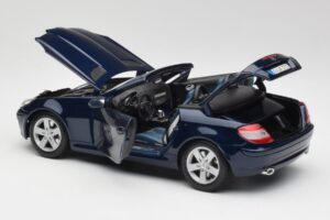 Mercedes SLK R171 Blue Maisto 1:18 B66962190 Diecast - image 5 of 8