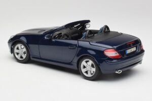 Mercedes SLK R171 Blue Maisto 1:18 B66962190 Diecast - image 7 of 8