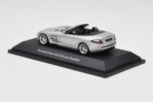 Mercedes SLR McLaren Roadster Crystal Laurit Silver Minichamps 1:43 B66961005 Diecast - image 3 of 4