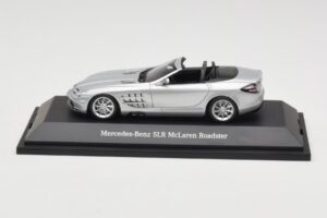 Mercedes SLR McLaren Roadster Crystal Laurit Silver Minichamps 1:43 B66961005 Diecast