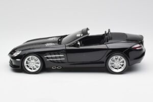 Mercedes SLR McLaren Roadster R199 Crystal Galaxit Black Minichamps 1:18 B66961004 Diecast - image 4 of 8