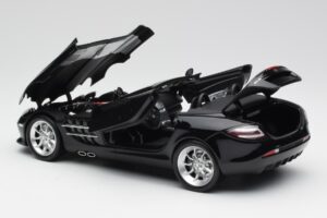 Mercedes SLR McLaren Roadster R199 Crystal Galaxit Black Minichamps 1:18 B66961004 Diecast - image 5 of 8