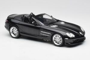 Mercedes SLR McLaren Roadster R199 Crystal Galaxit Black Minichamps 1:18 B66961004 Diecast - image 6 of 8