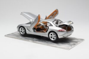 Mercedes SLR Vision Silver Limited Edition With Aluminium Base Bburago 1:18 B66962102 Diecast - image 5 of 8
