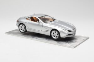 Mercedes SLR Vision Silver Limited Edition With Aluminium Base Bburago 1:18 B66962102 Diecast - image 6 of 8