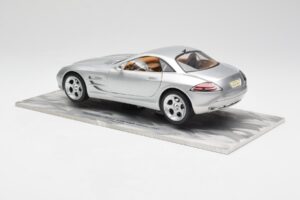 Mercedes SLR Vision Silver Limited Edition With Aluminium Base Bburago 1:18 B66962102 Diecast - image 7 of 8