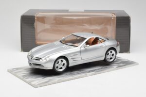 Mercedes SLR Vision Silver Limited Edition With Aluminium Base Bburago 1:18 B66962102 Diecast - image 8 of 8