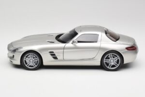 Mercedes SLS AMG C197 Matt Silver Minichamps 1:18 100039029 Diecast - image 4 of 8
