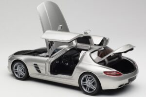 Mercedes SLS AMG C197 Matt Silver Minichamps 1:18 100039029 Diecast - image 5 of 8