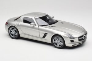 Mercedes SLS AMG C197 Matt Silver Minichamps 1:18 100039029 Diecast - image 6 of 8