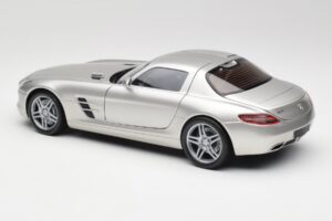 Mercedes SLS AMG C197 Matt Silver Minichamps 1:18 100039029 Diecast - image 7 of 8