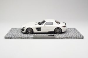 Mercedes Brabus SLS AMG 700 Biturbo Pearl White Minichamps 1:18 107032020 Diecast - image 3 of 6