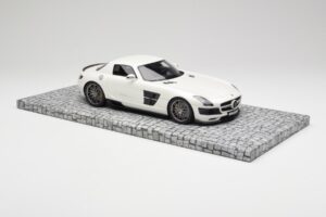 Mercedes Brabus SLS AMG 700 Biturbo Pearl White Minichamps 1:18 107032020 Diecast - image 4 of 6