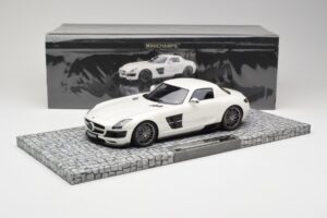 Mercedes Brabus SLS AMG 700 Biturbo Pearl White Minichamps 1:18 107032020 Diecast - image 6 of 6