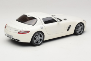 Mercedes SLS AMG Designo Mystic White Museum Edition Minichamps 1:18 B66055551 Diecast - image 3 of 8