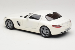Mercedes SLS AMG Designo Mystic White Museum Edition Minichamps 1:18 B66055551 Diecast - image 7 of 8