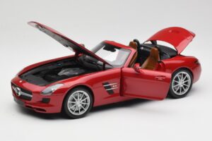 Mercedes SLS AMG R197 Roadster Le Mans Red Minichamps 1:18 100039030 Diecast - image 2 of 8