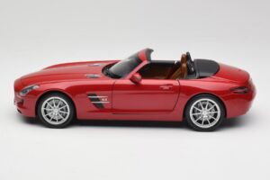Mercedes SLS AMG R197 Roadster Le Mans Red Minichamps 1:18 100039030 Diecast - image 4 of 8