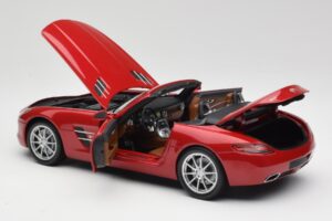 Mercedes SLS AMG R197 Roadster Le Mans Red Minichamps 1:18 100039030 Diecast - image 5 of 8