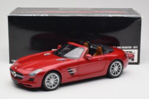 Mercedes SLS AMG R197 Roadster Le Mans Red Minichamps 1:18 100039030 Diecast - image 8 of 8