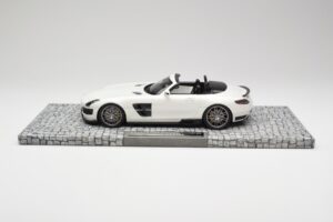 Mercedes Brabus SLS AMG 700 Biturbo Roadster Pearl White Minichamps 1:18 107032130 Diecast - image 3 of 6