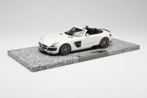 Mercedes Brabus SLS AMG 700 Biturbo Roadster Pearl White Minichamps 1:18 107032130 Diecast