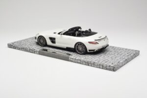Mercedes Brabus SLS AMG 700 Biturbo Roadster Pearl White Minichamps 1:18 107032130 Diecast - image 5 of 6