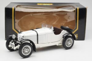Mercedes SSKL White Bburago 1:18 3002 Diecast - image 8 of 8