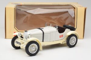 Mercedes SSKL White & Cream Bburago 1:18 3002-M1 Diecast - image 6 of 6