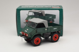 Mercedes Unimog 401 Green Schuco 1:18 135 Diecast - image 8 of 8