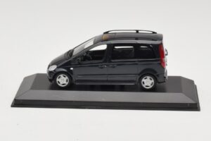 Mercedes Vaneo Dark Blue Minichamps 1:43 400031200 Diecast