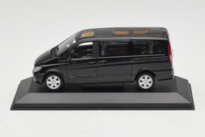 Mercedes Viano W639 Atlantis Blue Minichamps 1:43 B67871200 Diecast