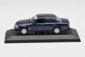 Mercedes W124 Dark Blue Minichamps 1:43 MB006 Diecast