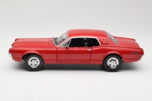 Mercury Cougar XR-7 Red Sun Star 1:18 1541 Diecast - image 4 of 8