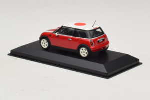 Mini Cooper Red With Japan Flag Minichamps 1:43 80420309024-R1 Diecast - image 3 of 5