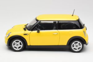 Mini Cooper One R50 Aerodynamics Package Yellow Kyosho 1:18 80430148553 Diecast - image 4 of 8