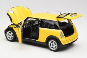 Mini Cooper One R50 Aerodynamics Package Yellow Kyosho 1:18 80430148553 Diecast - image 5 of 8