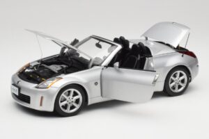 Nissan 350Z Z33 Roadster Diamond Silver AUTOart 1:18 77371 Diecast - image 2 of 8