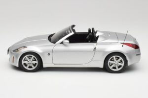Nissan 350Z Z33 Roadster Diamond Silver AUTOart 1:18 77371 Diecast - image 4 of 8